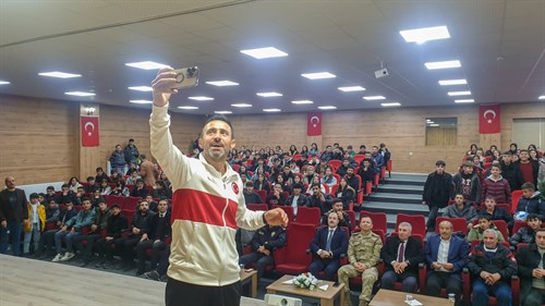 Milli Antrenör Osman Çakmak'tan "İŞTE O AN" Konferansı 